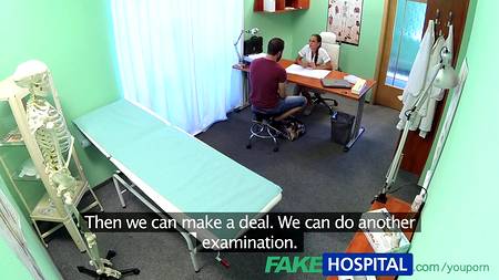 Сексапильная врачиха соблазнила мускулистого мужчину ее чпокнуть