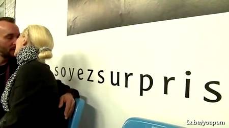 В подворотне распробовал любовницу во все дырки