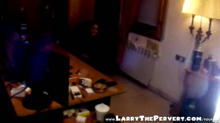 Мужик с камерой снимает весь свой половой акт с брюнеточкой