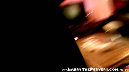 Мужик с камерой снимает весь свой половой акт с брюнеточкой