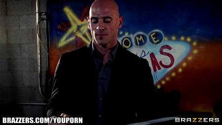 Шалава добьется своего с помощью секса