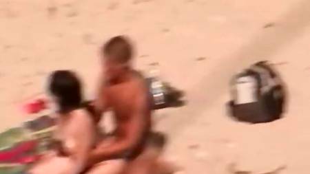 Застукали пару на пляже