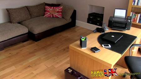 Две шалавы-нимфы на одного самца