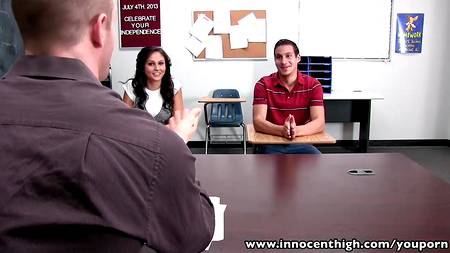 Парочка показала познания в сексе перед преподавателем