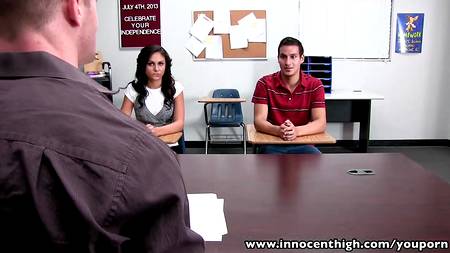 Парочка показала познания в сексе перед преподавателем