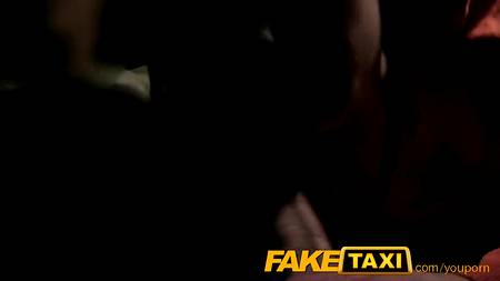 Расплатилась за проезд хорошим сексом