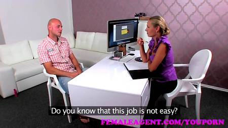 Блондинка привыкла вести себя раскрепощенно и страстно