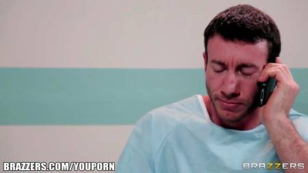 Грудастая медсестра отдалась очередному пациенту