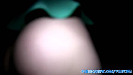 Венгерская шлюха дает в парке