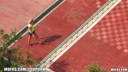 Неожиданный секс с сексуальной блондиночкой