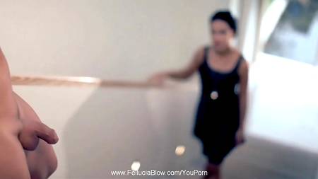 Озабоченный мужик наградил девку камшотом после минета