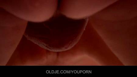 Молоденькая развратница порадовала старичка