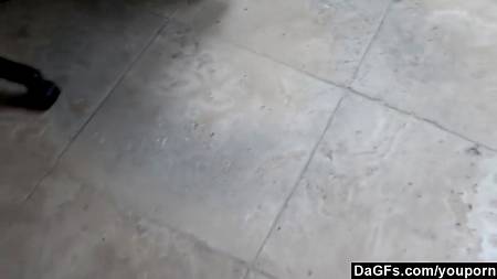 Роскошная девочка трахается на работе