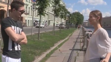 Молодой ухажер закрутил роман с русской девушкой