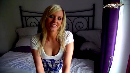 Блондинка подбила бойфренда на домашнюю порнуху