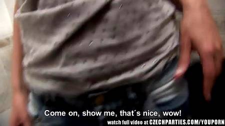 Студент устроил классный пикап с милой и стеснительной девкой