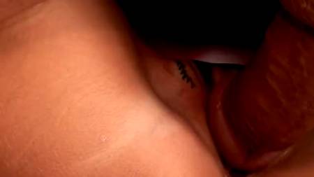 Очкастая жена нарядилась Снегурочкой