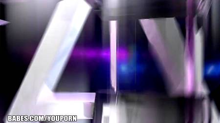 Рыженькая приятно проводит время