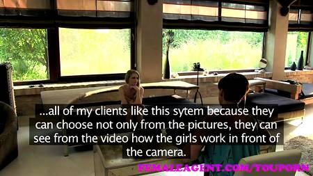 Модель предпочитает, чтобы ее трахали сзади