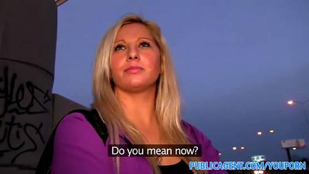 Чешская студентка дает прямо в кустах