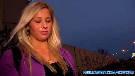 Чешская студентка дает прямо в кустах