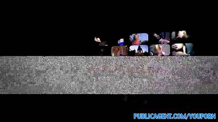 Снял шлюшку и трахнул в подъезде