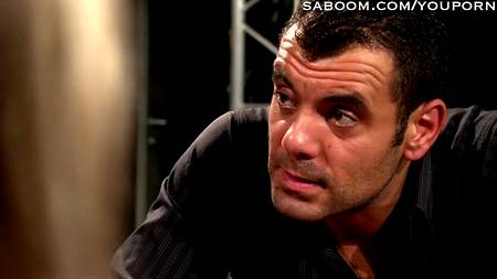 Мужик заставил двух молоденьких сучек стонать от наслаждения