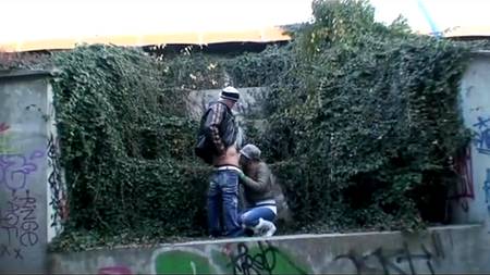 Молодые трахаются в публичных местах