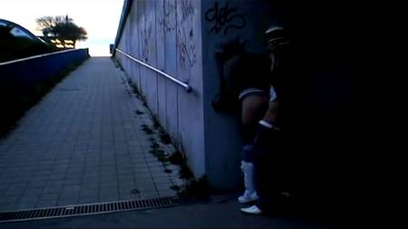 Молодые трахаются в публичных местах