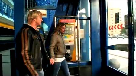 Молодые трахаются в публичных местах