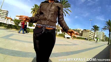 Парень ебет на пляже зрелую латинку