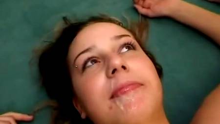 Обслужила двоих и хочет еще