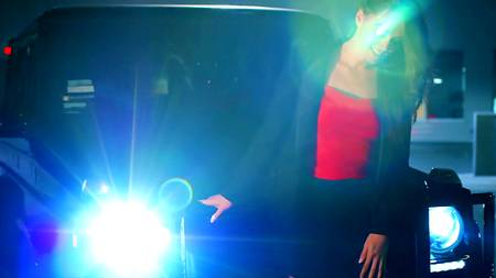 Голубоглазая малышка запрыгнула попкой на толстый пенис бойфренда