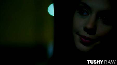 Голубоглазая малышка запрыгнула попкой на толстый пенис бойфренда