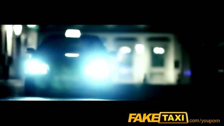 Таксист напялил на свой рычаг блондинку