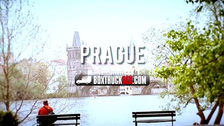 Азиат возбудил телку массажем и вдул в прозрачном фургоне