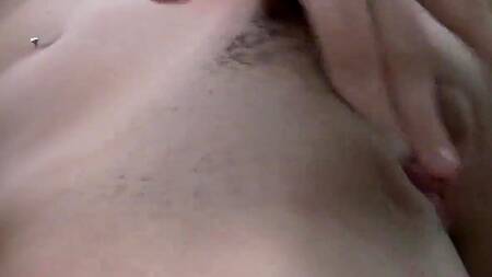 Милашка в новогоднем костюме ублажает себя мастурбацией