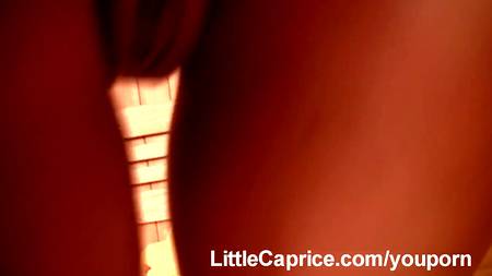 Молоденькие лесбиянки расслабляются на камеру