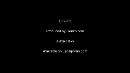 Молодуха с большим клитором кайфанула от двойного проникновения