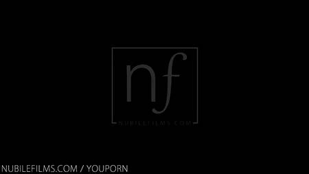 Блондинка и брюнетка хороши в своих лесбийских забавах