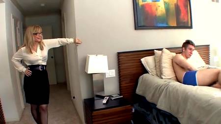 Молодой спустил на большие сиськи