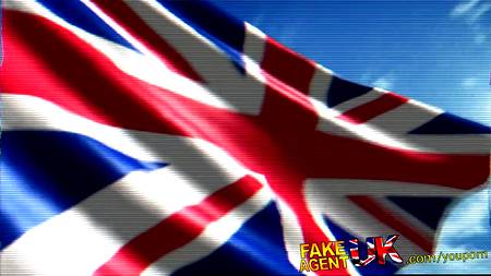 Очкастая Джессика приняла в попочку