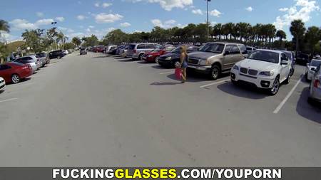 Снял блондинку на улице и трахнул по полной