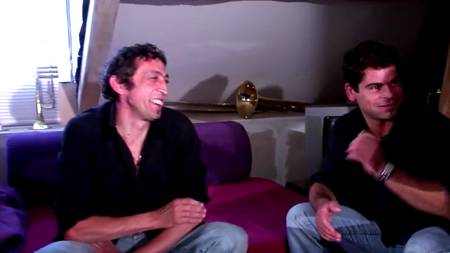 Компания мужиков трахнула француженку во все дырки