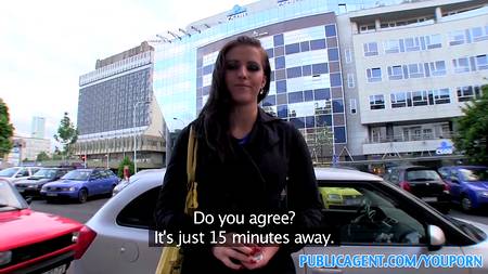 Приятный парень занялся пикапом на камеру с незнакомой блондой