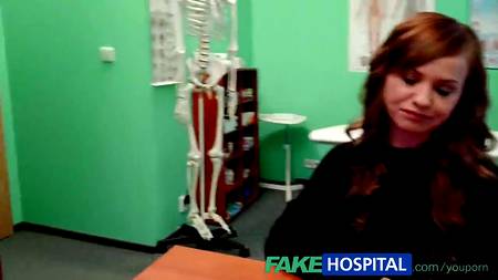 нимфа обкончалась на медосмотре