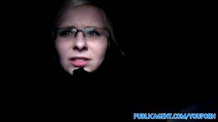 Завел блондинку в кусты и трахнул раком