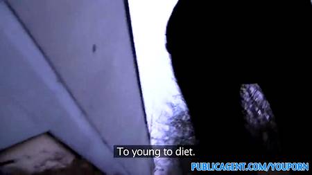 Завел блондинку в кусты и трахнул раком