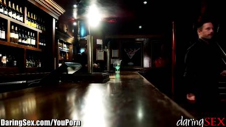 Бизнесмен приехал в бордель и пошалил с проституткой