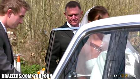 Оттрахал в жопу чужую невесту